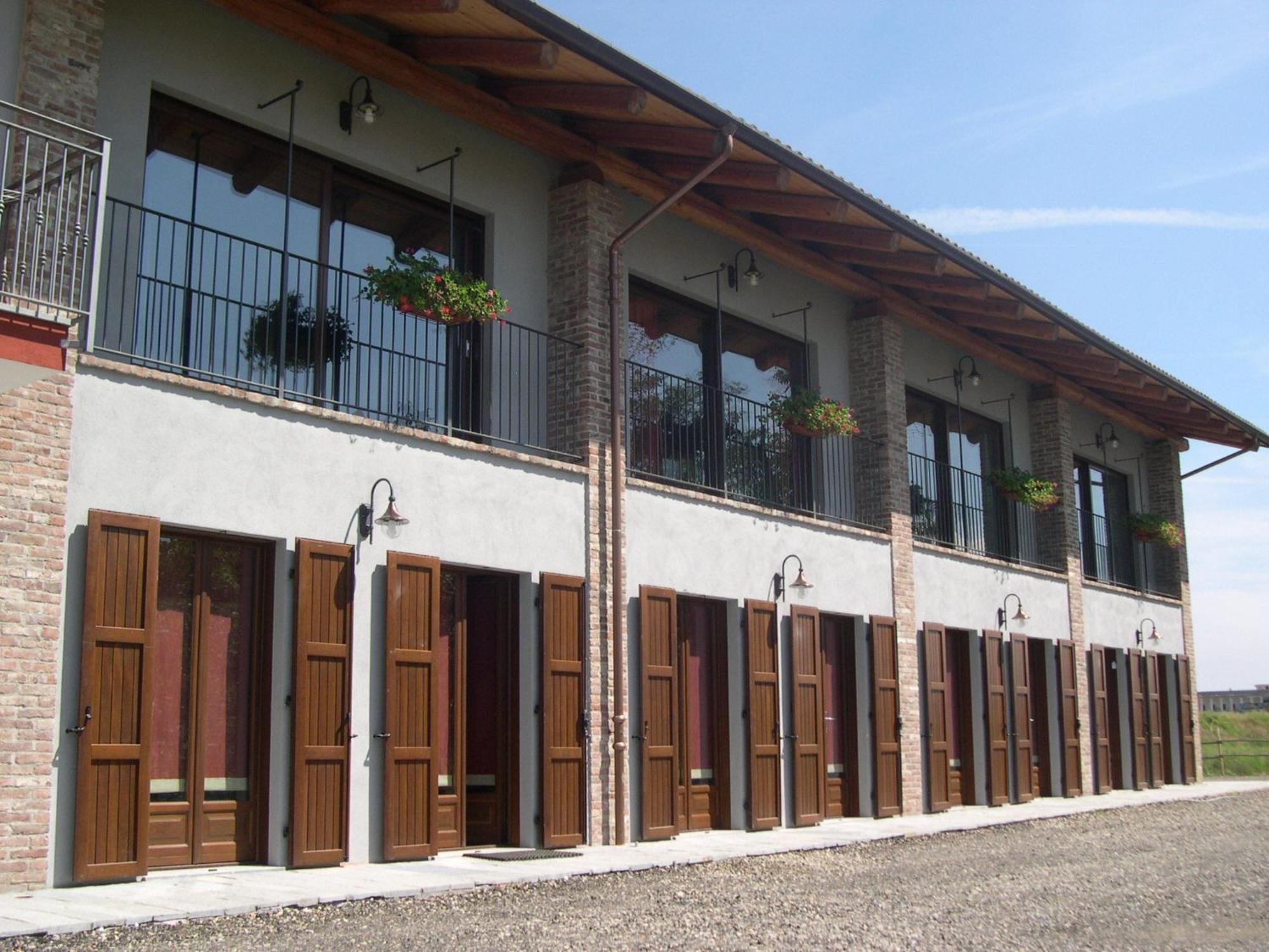 Agriturismo La Sforzata โกลเลญโญ ภายนอก รูปภาพ
