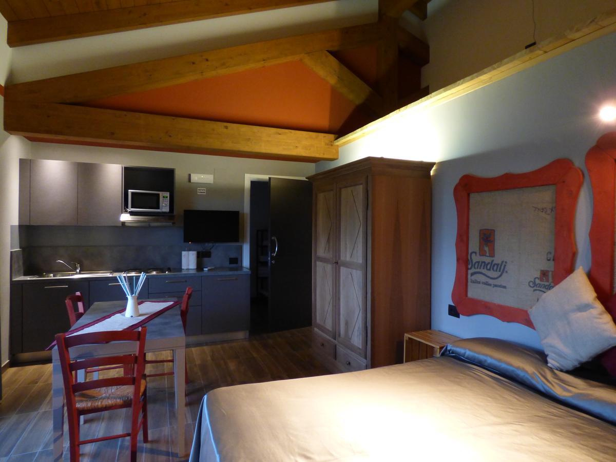 Agriturismo La Sforzata โกลเลญโญ ภายนอก รูปภาพ